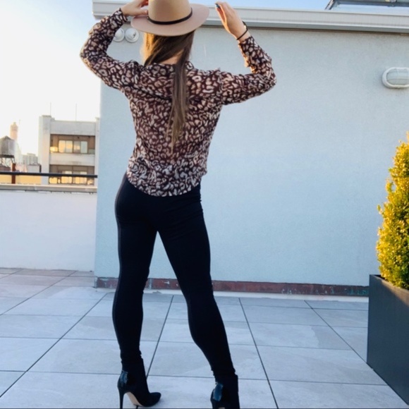 EllenTracy Light Leopard Animal Print Blouse Shirt - Picture 11 of 16